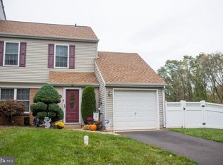 6708 Mayflower Dr, Bensalem, PA 19020