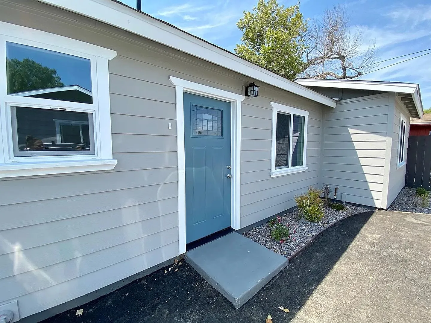 Charming standalone 1-bedroom, 1-bath cottage in the heart of Normal Heights! — Photo 4