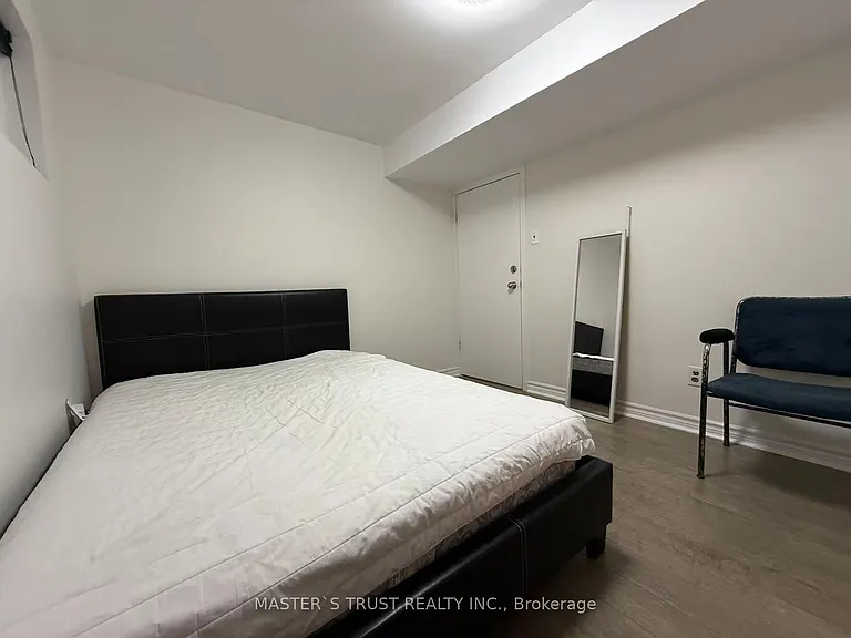 16 Farmington Cres #BASEMENT — Photo 4
