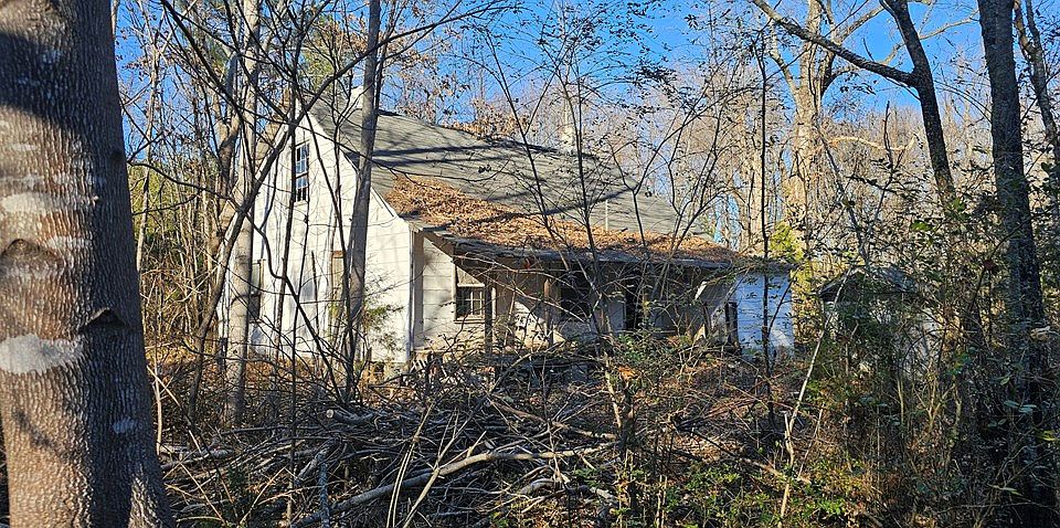 2nd image of 992 McDaniel Rd