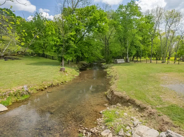 13546 Campbellsville Rd, Lynnville, TN 38472