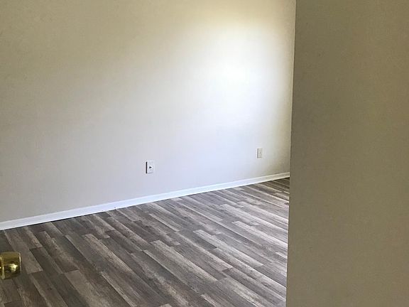 3rd image of 3401 Hillmont Cir