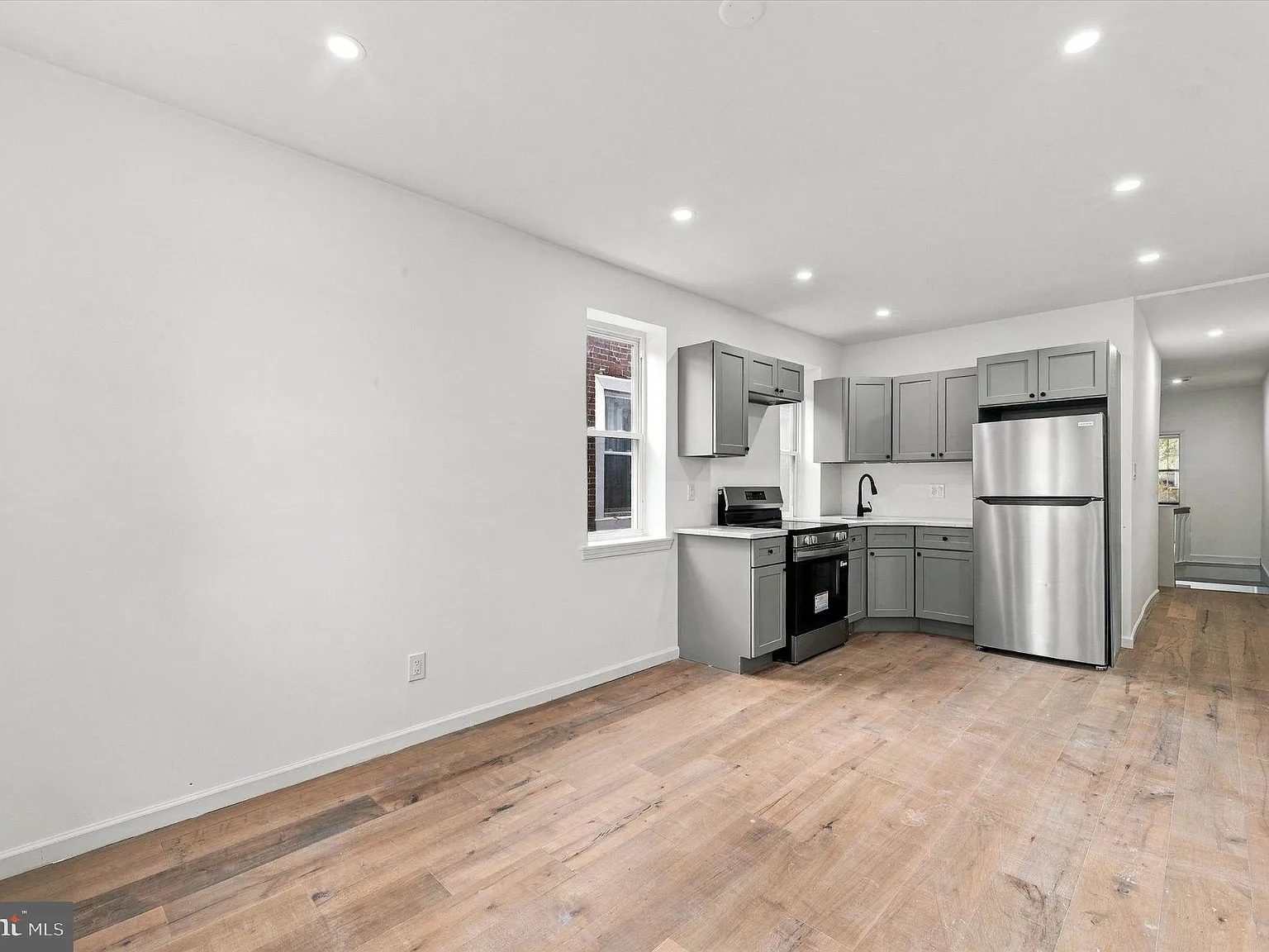 2 bed, 1.0 bath, 650 sqft, $1,600 — Photo 4