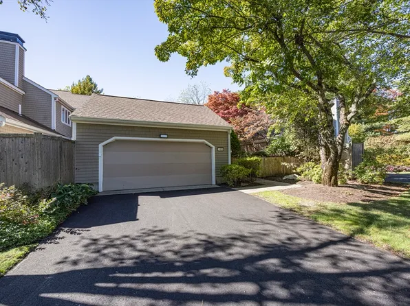 415 Dedham St #D, Newton, MA 02459