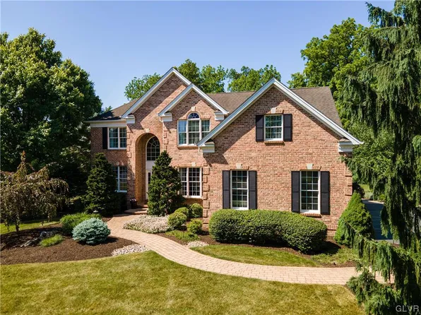 4110 Douglas Dr, Bethlehem, PA 18020