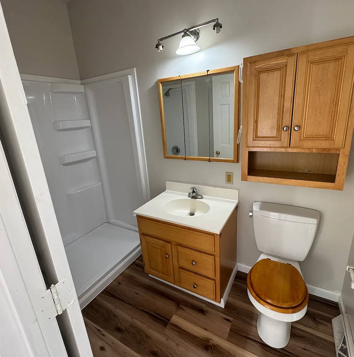 1 bed, 1.5 bath, 850 sqft, $1,300 — Photo 4
