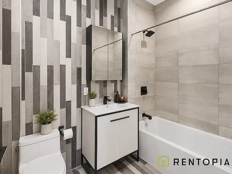 924 De Kalb Ave #201N — Photo 4