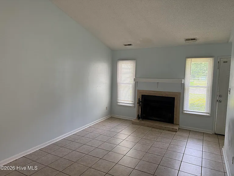 133 Twin Wood Dr — Photo 2
