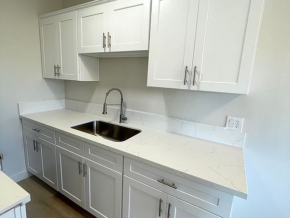3rd image of 500 Saint Louis Ave APT 4
