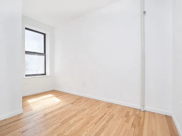 623 Halsey Street image 7 of 12