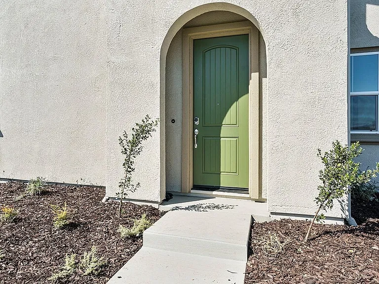 267 E Central Pkwy — Photo 3