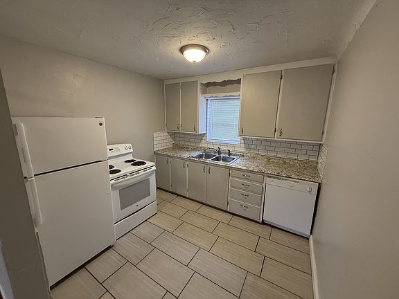 3rd image of 1105 7th St APT 10