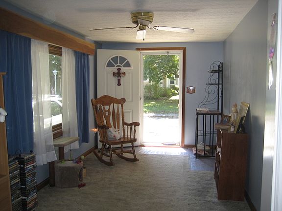 5th image of 34 E Mill St