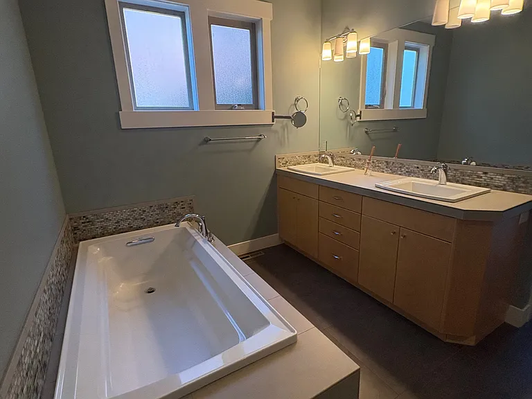 2628 NW Crossing Dr — Photo 9