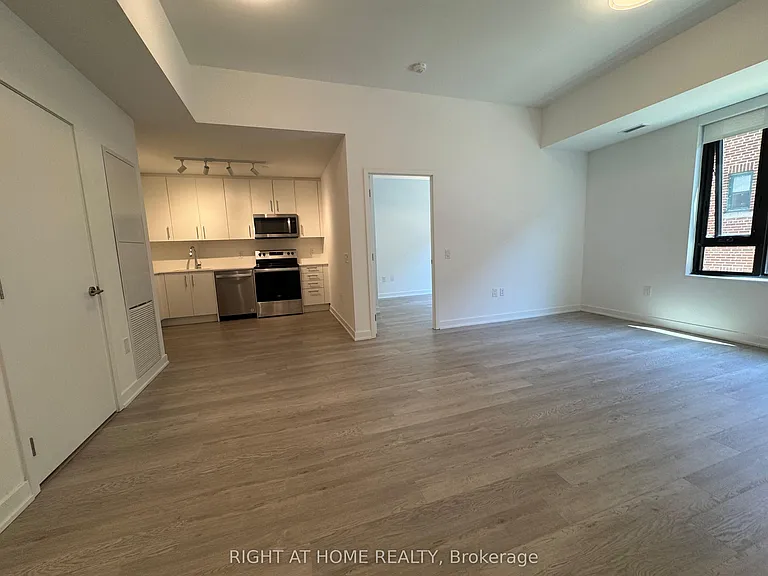 3 Strathgowan Ave #202 — Photo 14