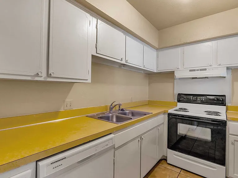 Barclay Apartments - ASK ABOUT OUR SPRING MOVE-IN SPECIAL TODAY! — Photo 46