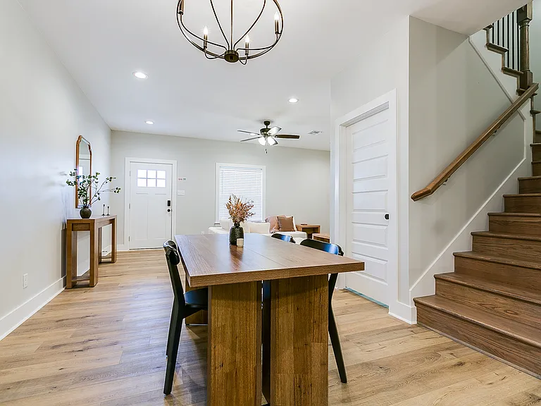 1045 Holiday Dr — Photo 10