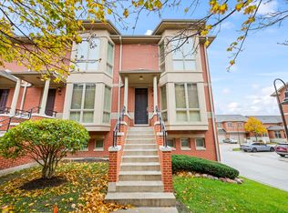 86 Legacy Ln, Wheeling, IL 60090