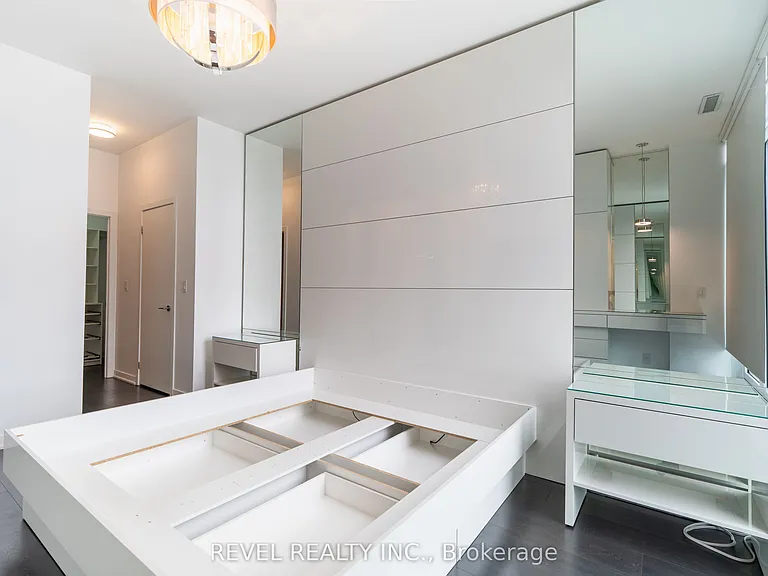 150 E Liberty St #Penthouse 3 — Photo 17