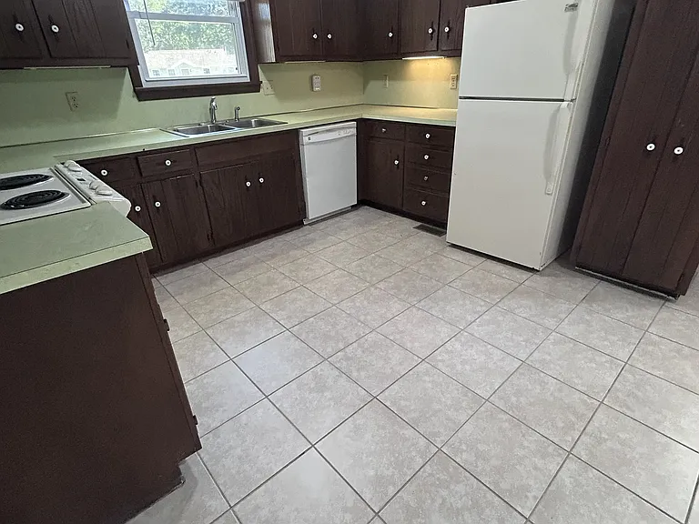 809 Paul St — Photo 6