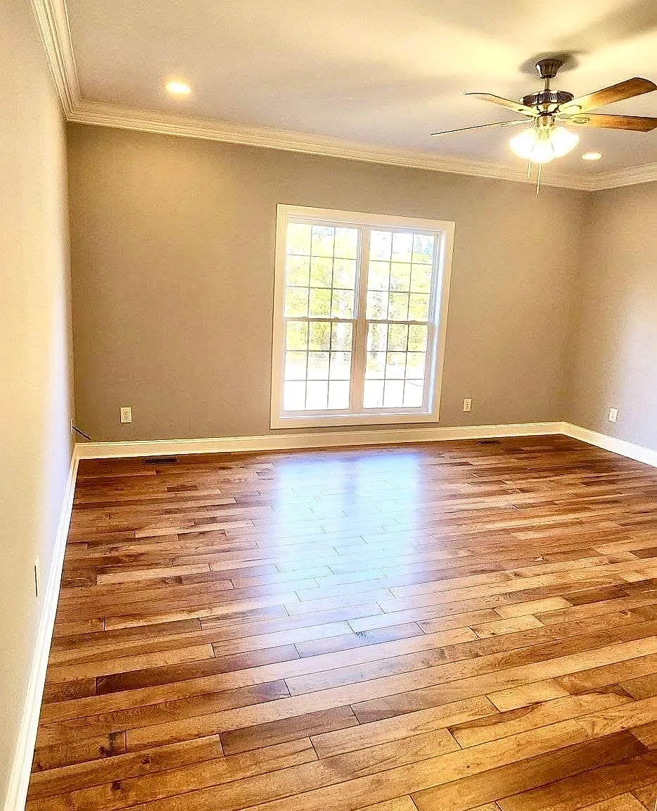 5 bed, 3.5 bath, 2750 sqft, $2,600 — Photo 2