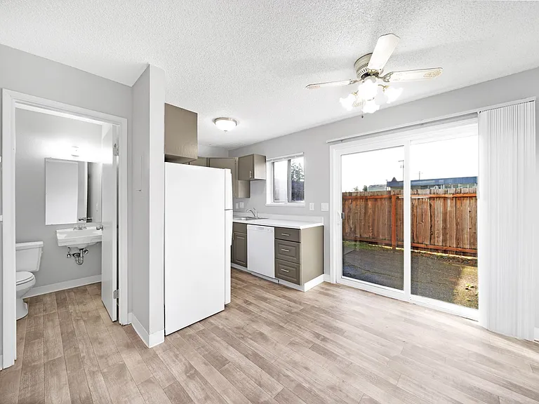 Wetherburne Square Townhomes — Photo 1
