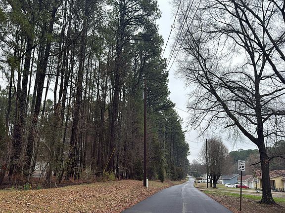 5th image of 12 Vaughn Rd NE