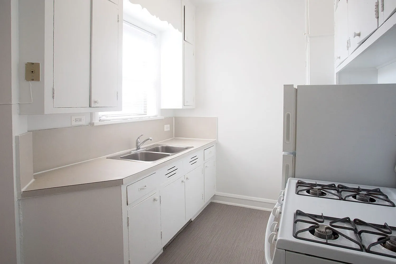 5325 S. Hyde Park Boulevard — Photo 1