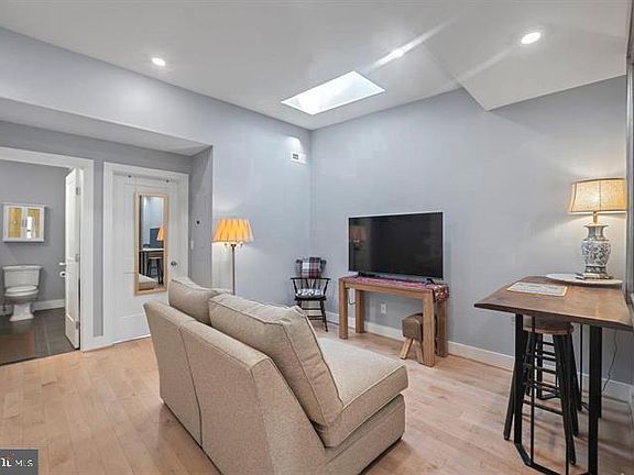 3rd image of 833 19th St NE APT 3