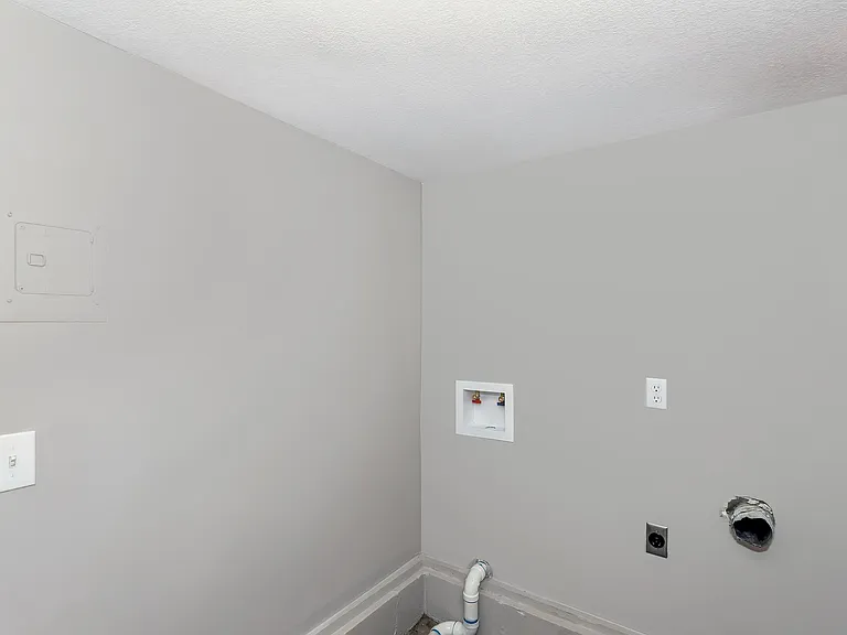 229 S Edwards St — Photo 14