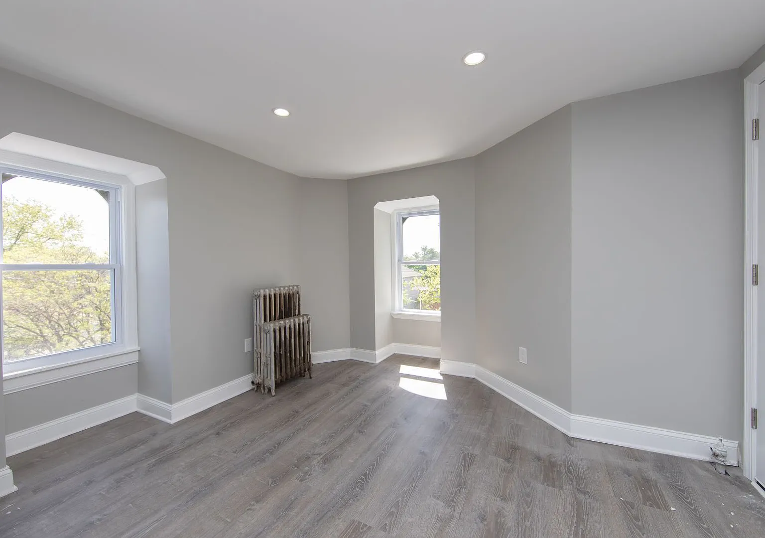 1033 W Collings Ave — Photo 4
