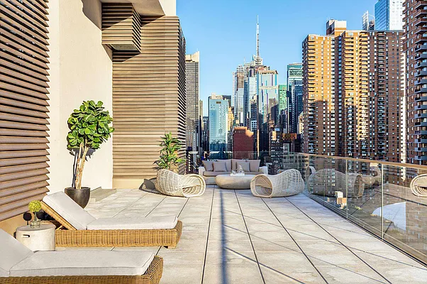 Sold by Reuveni LLC | media 19