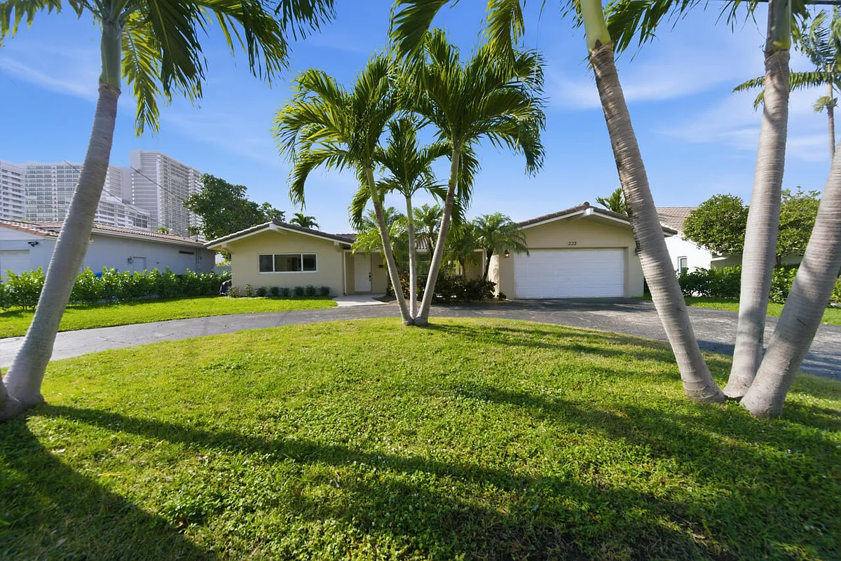Building Photo - 232 Codrington Dr