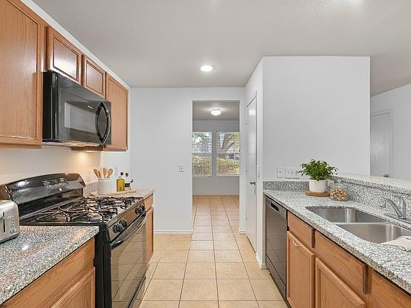 4th image of 822 Grand Plains Dr