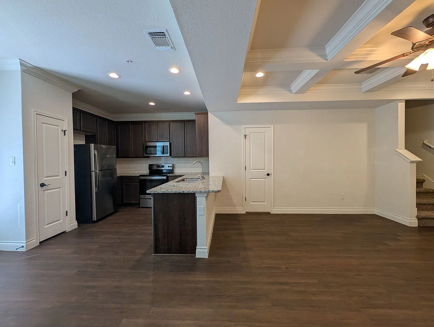 3/2.5/1.5 Fourplex Close to IH35 for Commuters! Fridge, Washer & Dryer Included /NBISD — Photo 4