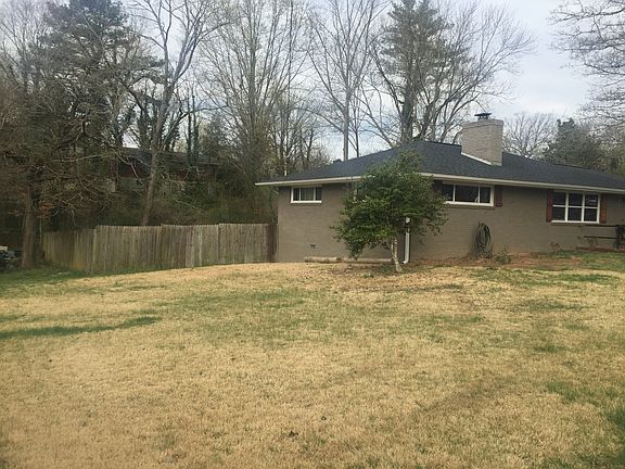 3rd image of 221 Brancroff Cir