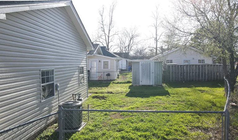 815 E Main St — Photo 16