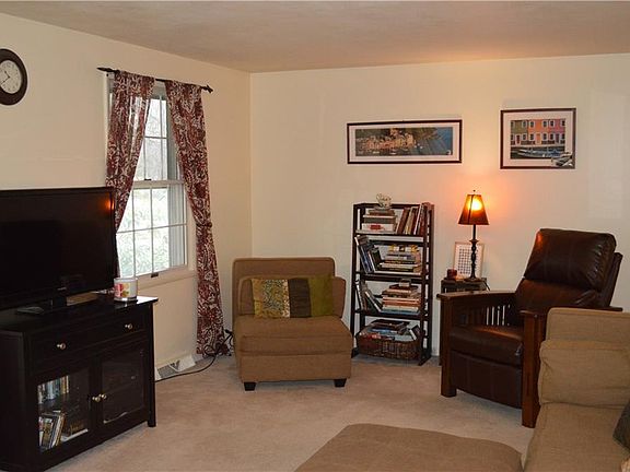 3rd image of 7492 Moonvalley Dr
