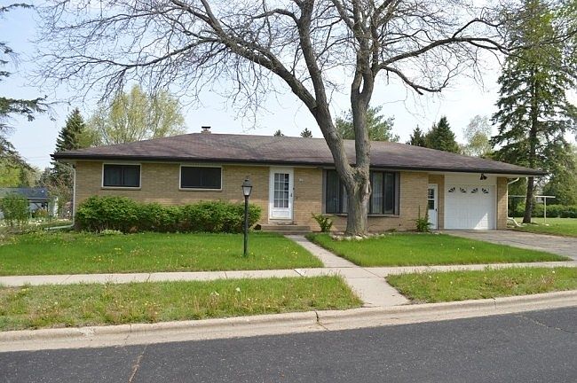 1st image of 139 W Park Dr