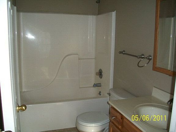 4th image of 301 E 7th St