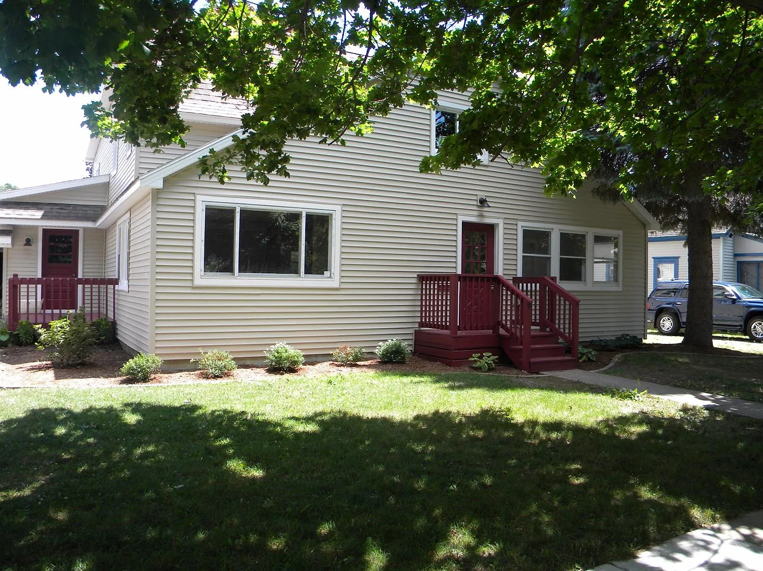 401 Depot St photo 1
