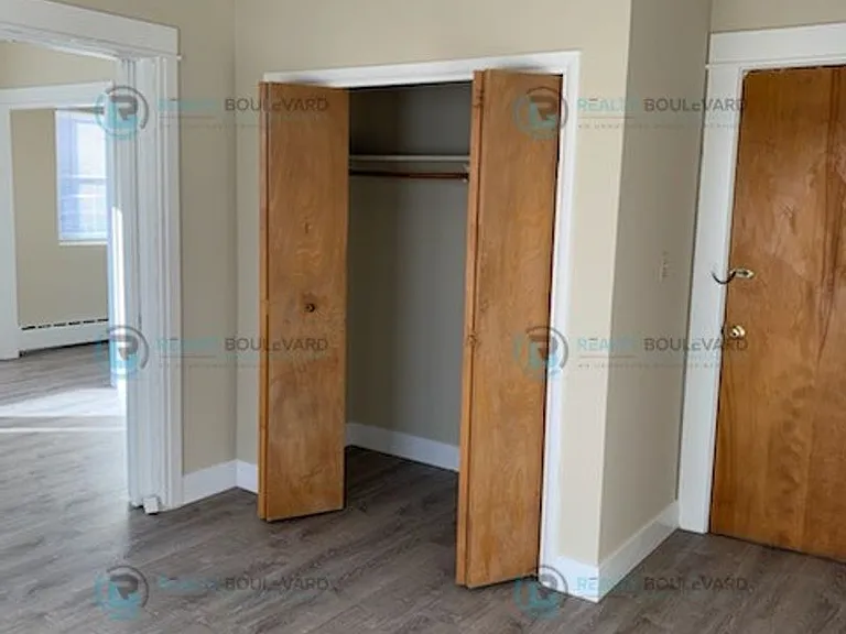 245 W Taylor St — Photo 11