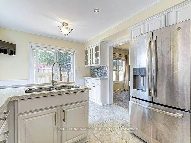 45 Sunley Cres — Photo 5