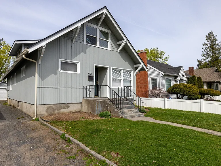 621 E 33rd Ave — Photo 3