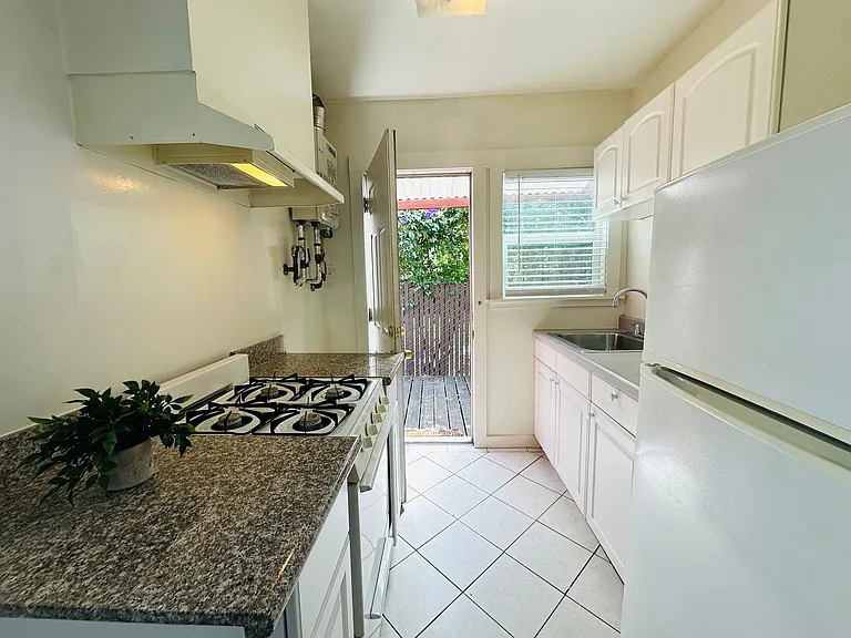 Urban Oasis! North Oakland 58th St Garden Apartments — Photo 5