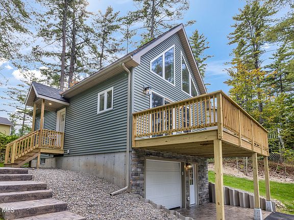 24 Mountain Rd