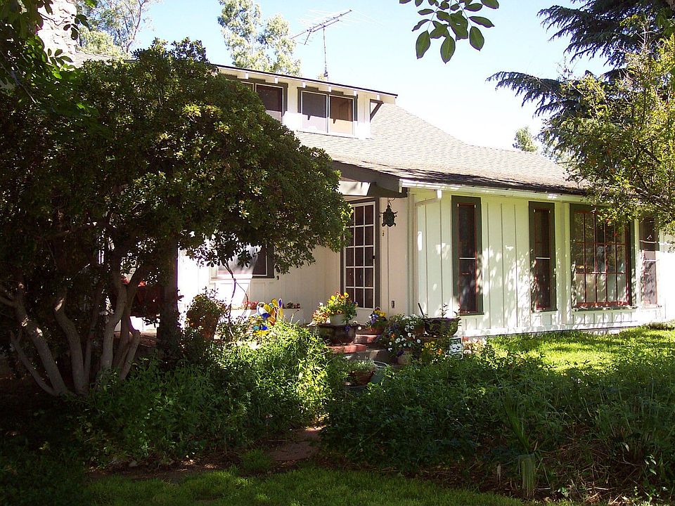 Front - Driveway View