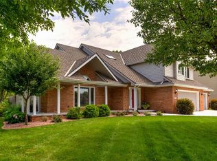 1995 Country Club Blvd, Clive, IA 50325