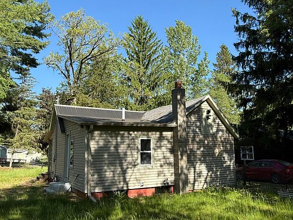 4th image of 224 N Elm St