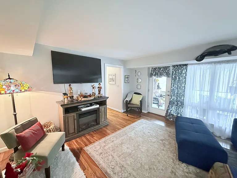 32 Park Avenue Ct #18 — Photo 6
